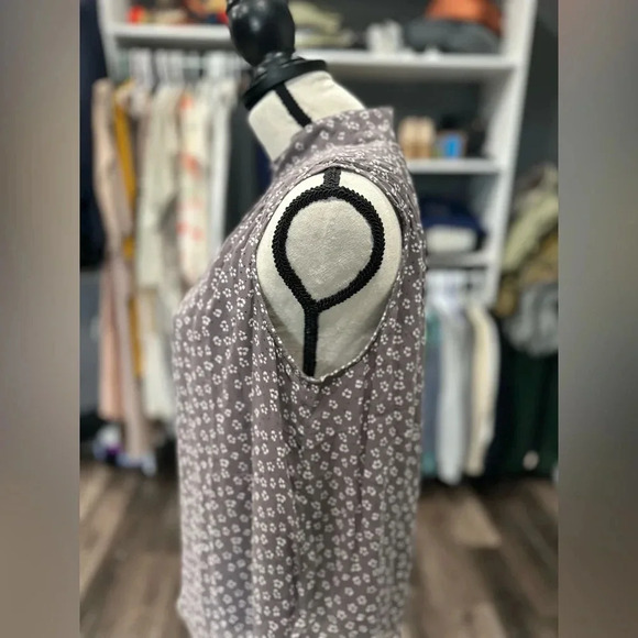 Anthropologie Cloth & Stone Women Small Keyhole Tank Top Blouse Gray Floral NWT - Picture 5 of 10